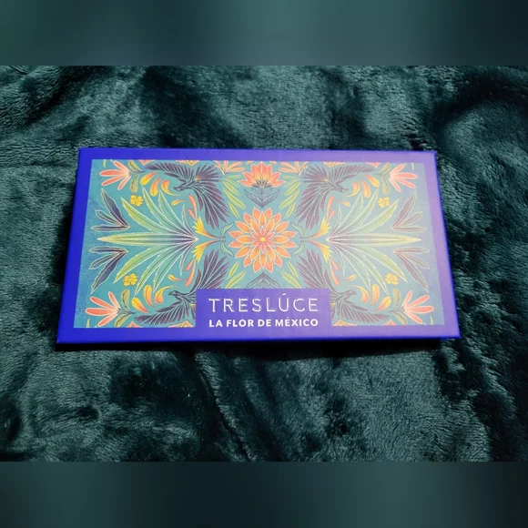 Tresluce Eyeshadow - Picture 1 of 4